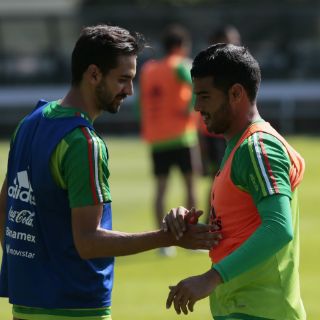 'Cinco, cinco se van a comer', canta afición azteca a El Salvador