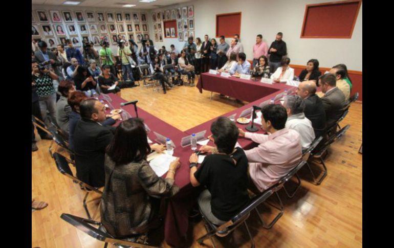 Diputados y organizaciones civiles se reunieron este jueves para hablar de la iniciativa. TWITTER / @LegislativoJal