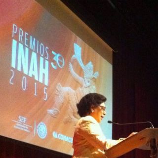 Entregan los Premios INAH