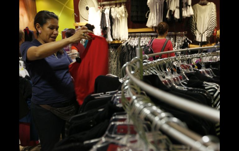 Los adictos a las compras están inmersos en un mundo irreal, pues olvidan las consecuencias que puede causar la oniomanía. EL INFORMADOR / ARCHIVO