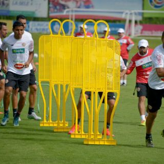 Costa Rica inicia como favorita ante Haití