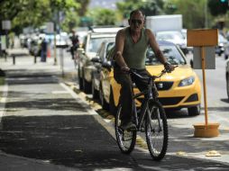 Buscan que el Gobierno del Estado garantice la seguridad de los ciclistas con bolardos o separadores físicos para los automóviles. EL INFORMADOR / ARCHIVO