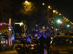 Tres presuntos terroristas habrían muerto en el asalto de cuerpos de élite de la policía francesa a la sala de espectáculos Bataclán. AFP / M. Bureau