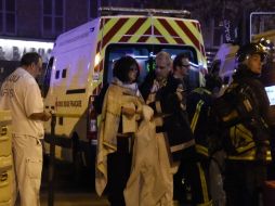 Aunque la policía logro evacuar a algunas personas, en el sitio se reportan más de 100 muertos. AFP / D. Faget