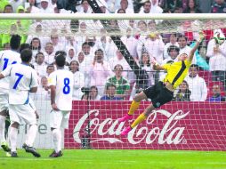 Andrés Guardado fue el encargado de abrir el marcador apenas al minuto 7 con un tiro libre cobrado de forma magistral. MEXSPORT /