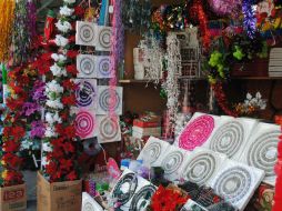 Se espera que, en el transcurso de los días, acudan clientes y apoyen a los comerciantes navideños. NTX / A. González