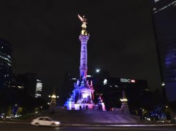 En México, los colores de la solidaridad con Francia cambiaron el aspecto del Ángel de la Independencia. AFP / Y. Cortez