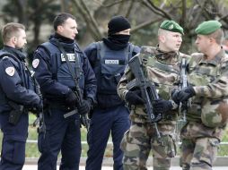 El gobierno francés incorporará al dispositivo de seguridad de la capital mil militares y 320 gendarmes. EFE / G. Horcajuelo