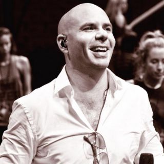 Pitbull le cumple a sus seguidores mexicanos