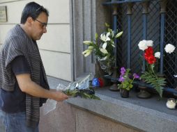 Las personas entonaron el himno uruguayo para compartir su dolor y vencer el miedo surgido. EFE / J. Mazzoni