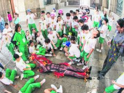 Con estos paseos, los chicos se apropian de la historia de su ciudad de una forma divertida. EL INFORMADOR / P. Franco