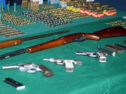 El armamento y cartuchos de diferentes calibres que portaban los detenidos, también fueron asegurados. EL INFORMADOR / ARCHIVO