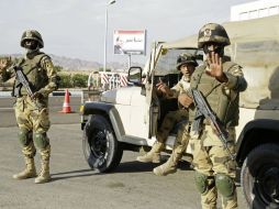 Soldados y uniformados egipcios custodiaron el lugar del hallazgo en lo que se realizan las indagatorias pertinentes. AP / T.  Hartwell