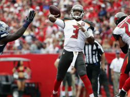 Jameis Winston anotó en un acarreo de una yarda, a 54 segundos del final. AP / B. Blanco