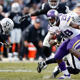 Vikingos doblega a los Raiders