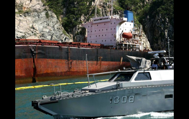 'Los Llanitos' se vio afectada por el paso del huracán 'Patricia' y quedó encallado en Barrada de Navidad. SUN / ARCHIVO