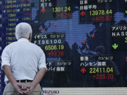 A los 50 minutos de iniciarse la negociación, el selectivo Nikkei retrocedía 194.68 puntos. AP / ARCHIVO