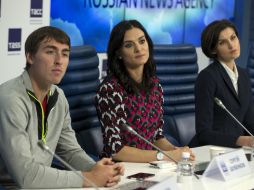 Sergey (i), Yelena (c) y Anna Chicherova se pronunciaron por la decisión de la IAAF. AP / P. Golovkin