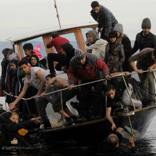 Seis estados de EU rechazan refugiados tras ataques de París