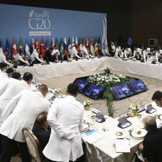 Potencias analizan cómo contraatacar al EI