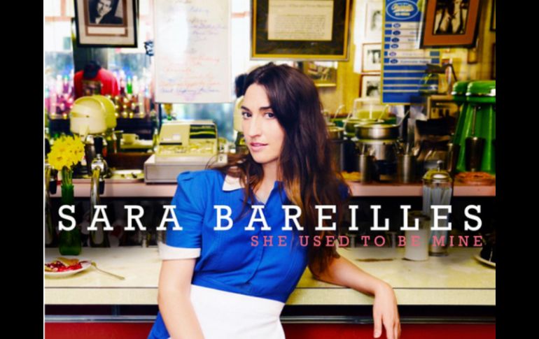Bareilles adoraba el teatro musical pero tuvo que suprimir sus institntos de composición para ser más accesible al público masivo. TWITTER / @SaraBareilles