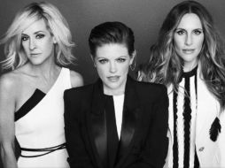 Las Dixie Chicks ganaron el Garmmy al álbum del año por 'Taking the Long Way'. TWITTER / @dixiechicks