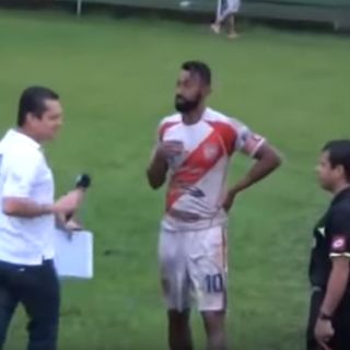 Árbitro expulsa a comentarista crítico durante partido en Costa Rica