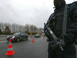 A raíz de los recientes ataques terroristas, varias naciones han aumentado sus controles fronterizos. EFE / L. Dubrule