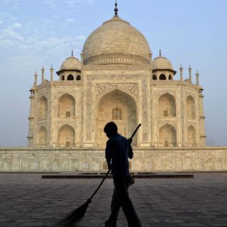 India ordena mover un crematorio para proteger el Taj Mahal