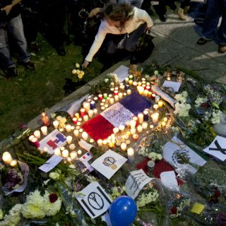 Kerry evoca a mexicana fallecida en atentados de París