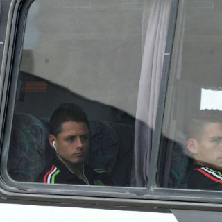 Llueven insultos en llegada del Tri