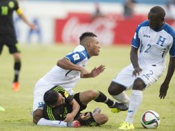 Garrido abandonó el recinto en ambulancia rumbo al hospital. MEXSPORT / O. Martínez