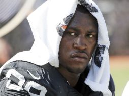 Smith fue dado de baja en agosto por los 49ers tras una serie de problemas legales, antes de llegar a Oakland. AP / ARCHIVO