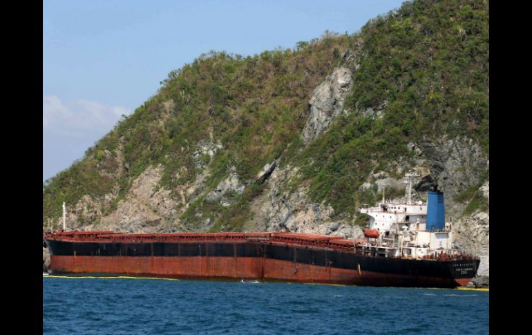 La Profepa mencionó que al mismo tiempo se retiran otros residuos peligrosos del buque. SUN / ARCHIVO