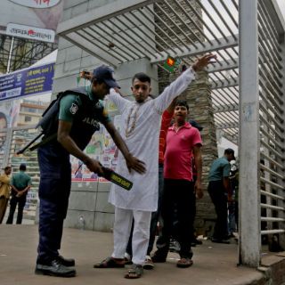 Hieren a misionero italiano en Bangladesh