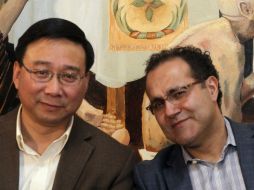 El doctor Alfredo Quiñones (d) tuvo que trabajar durante cinco años con Xingde Li (i) para cristalizar este proyecto. EL INFORMADOR / E. Barrera