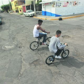 Gastan millones en baches, pero las calles siguen igual