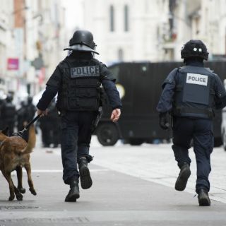 Francia advierte que radicales podrían usar armas químicas