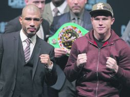 Todo listo. Miguel Cotto y Saúl “Canelo” Álvarez cuentan ya las horas para subir al ring en Las Vegas. AFP / J. Gurzinski