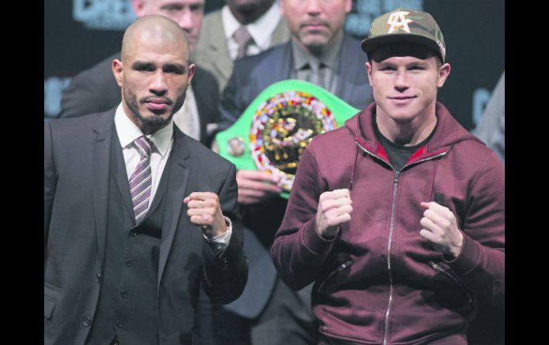 Todo listo. Miguel Cotto y Saúl “Canelo” Álvarez cuentan ya las horas para subir al ring en Las Vegas. AFP / J. Gurzinski