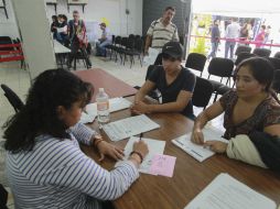Comerciantes en las mesas de diálogo del Ayuntamiento de Guadalajara para negociar su reubicación. EL INFORMADOR /