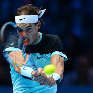 Rafael Nadal pasa con dificultad a semifinales del Masters de Londres