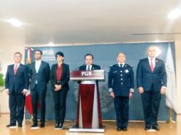 El director de la AIC, Tomás Zerón, detalla el desmantelamiento en conferencia de prensa. TWITTER / @PGR_mx