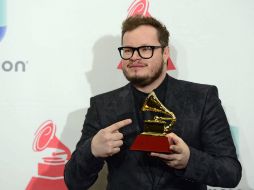 Señala que desde que inició su carrera siempre quiso ser identificado como un cantautor. EFE / ARCHIVO