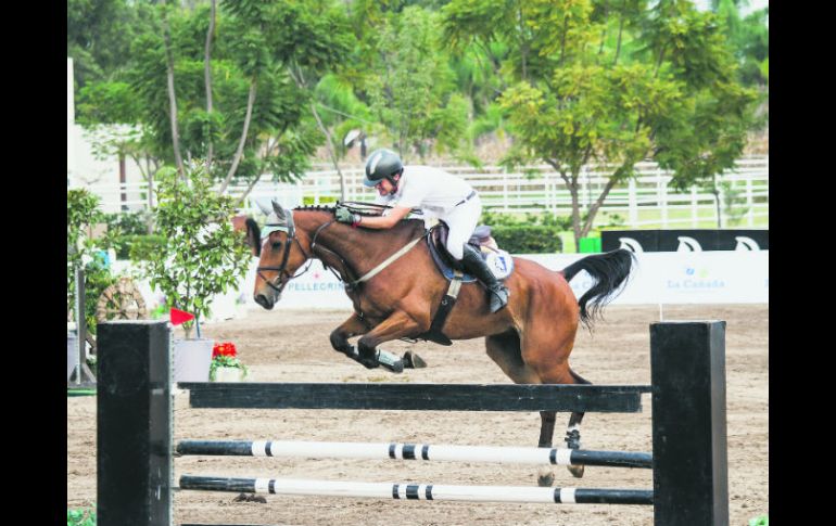Leopoldo Salles Martín del Campo, a lomos de “Qat Kit”, es el binomio campeón de la prueba a 1.30 metros. EL INFORMADOR / P. Franco