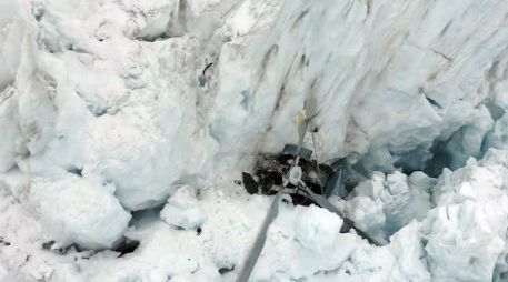 Debido a las dificultades que hay para accesar al glaciar, el rescate de los cuerpos durará varios días. AP /