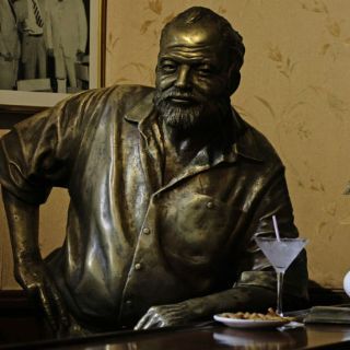 Ante los ataques, Francia empuña libros