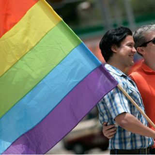 Monumentos del DF se iluminarán con colores del arcoíris