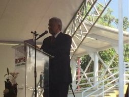 Tras rendir protesta como presidente nacional de Morena, López Obrador somete a votación el plan de acción 2015-2018 de su partido. TWITTER / @Claudiashein