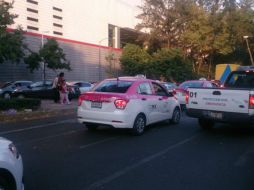 Ministerio Público y policías de la UPC Xotepingo, acudieron para dar fe de los decesos. TWITTER / @tansilva1978